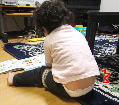 ダンボールニットパンツ着てみました ハニっ記 子育て記録